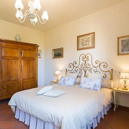 Casa Emy, The View 3 Bedroom With Terrace Apartment Lucca