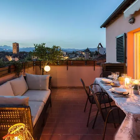 Casa Emy, The View 3 Bedroom With Terrace Apartment Lucca